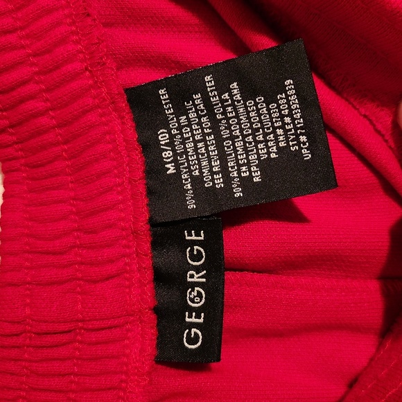 Red skirt - Picture 2 of 2